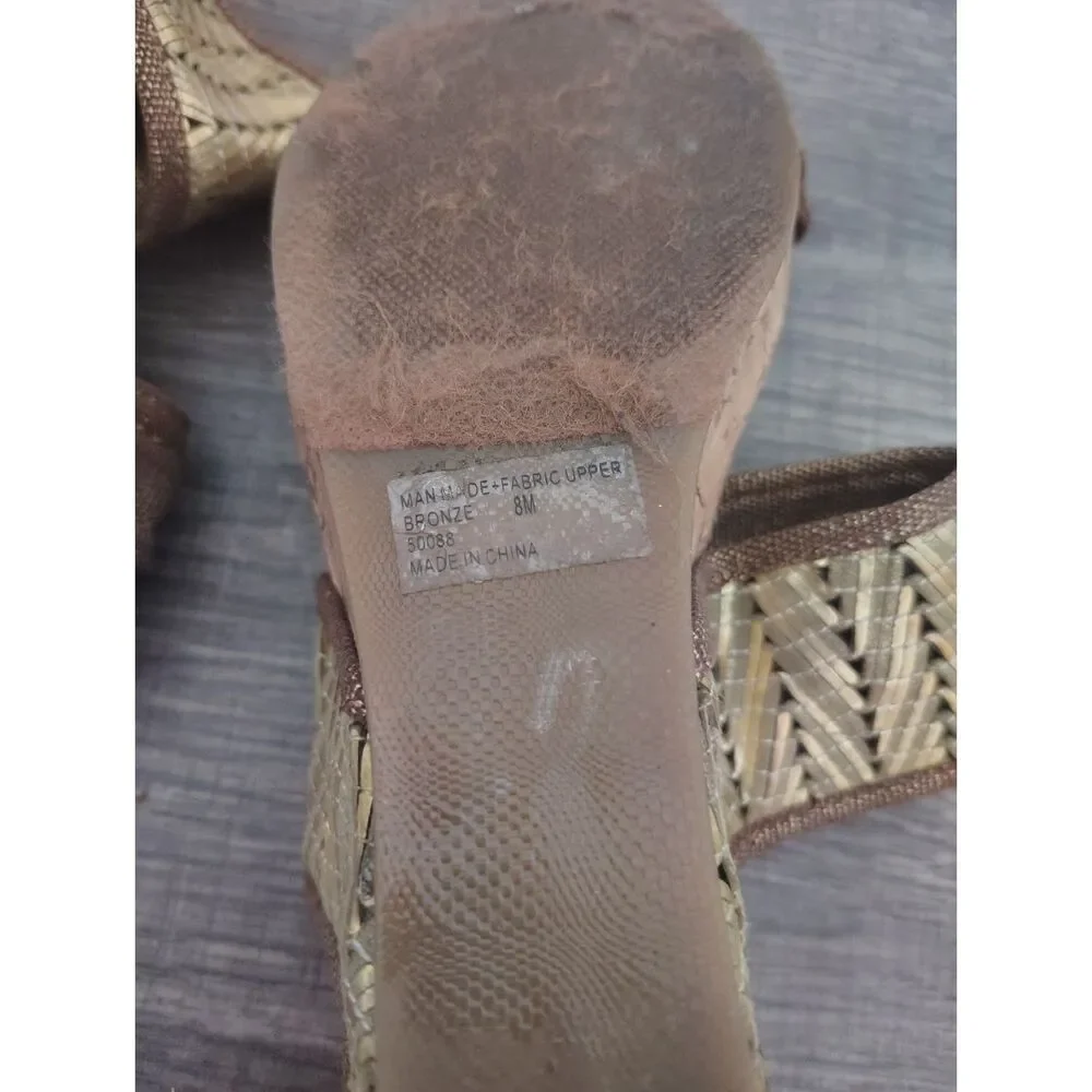 Dress Barn Women’s Bronze Gold Woven Wedge Sandal Shoes 8M Cork Look Slip On